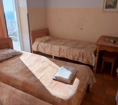 Четырёхместный номер Deluxe с красивым видом из окна в Пальмира