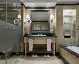 Семейный люкс с видом на поле для гольфа в Aphrodite Hills Hotel