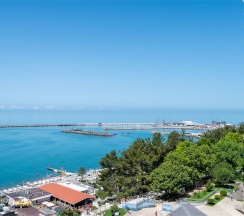 Трехкомнатные улучшенные апартаменты с двумя спальнями (7 этаж) в Real Apartments Sochi