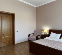 Улучшенный трехместный номер с балконом в Sokroma ЭтоЮг