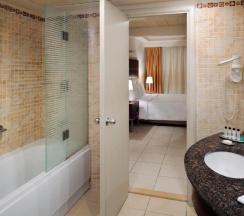 Двухместный номер Deluxe с видом на бассейн двуспальная кровать в Naama Bay Promenade Beach Resort by Accor