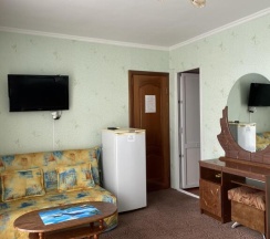 Четырёхместный номер Standard с балконом в Удача