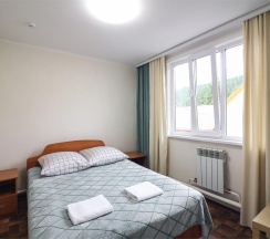 Двухместный номер №8 Люкс в Кедр Золотой