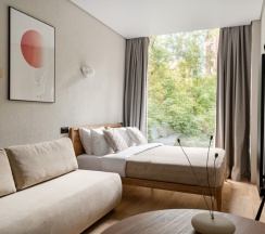 Апартаменты с панорамным окном в Ма