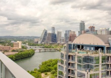 Коттедж c 1 комнатой с балконом в Saxon by Avantstay Brand New Condo in Austin w/ Amazing Amenities