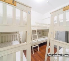 Кровать в общем номере в BEAT. Arts Hostel Chinatown