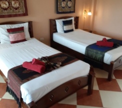 Двухместный номер Deluxe с балконом 2 отдельные кровати в Guesthouse Liam's Suan Dok Mai