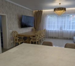 Шестиместный коттедж с балконом и рядом с пляжем в Гостевой дом