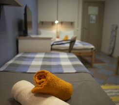 Четырехместный семейный номер с отдельным санузлом в Nice hostel