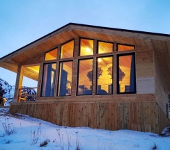 Шале с двумя спальнями "Белуха" в Cedar grass Териберка