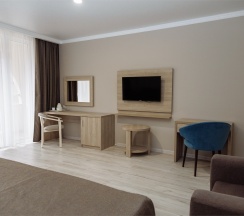JUNIOR SUITE с боковым видом на море (или дюны) и бассейн в Эмеральдика