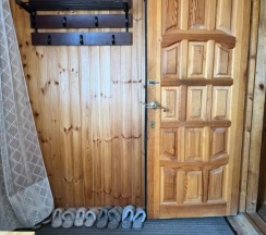 Коттедж с 1 двуспальной кроватью и 1 двухъярусной кроватью в Монастырская изба