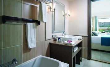Семейный люкс в Coral Sea Aqua Club
