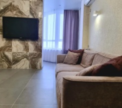 Люкс с балконом и с красивым видом из окна в Апартаменты Евродвушка