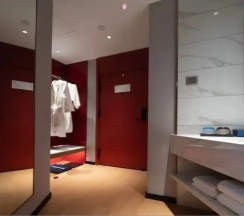 Четырёхместный семейный номер Standard с видом на город в Jinglai Hotel Jing'an District Store
