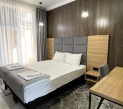 Коттедж с 3 комнатами с балконом и с красивым видом из окна в Borville