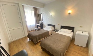 Двухместный номер с двухспальной кроватью  в Ромашка