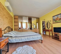 Двухместный люкс с балконом и с красивым видом из окна двуспальная кровать в Милана