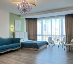 Трёхместная студия с красивым видом из окна в Апартаменты Insan apart