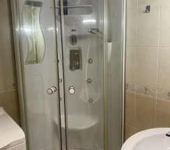 Апартаменты c 1 комнатой с балконом и с красивым видом из окна в Квартира на Октябрьском проспекте, 3Б