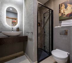 Трехместный двухкомнатный номер «ДЕЛЮКС» в Riverside Hotel