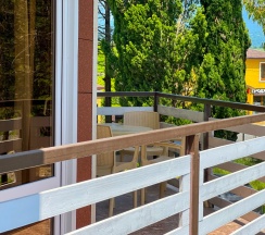 Апартаменты с 2 комнатами с балконом и с красивым видом из окна в Лазурный берег