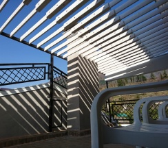 Люкс с балконом и с видом на горы в Гега