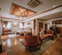 Номер Deluxe с балконом и с красивым видом из окна в Baan Huen Phen