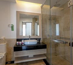 Люкс New с джакузи на крыше с 3 комнатами в Phunawa Resort