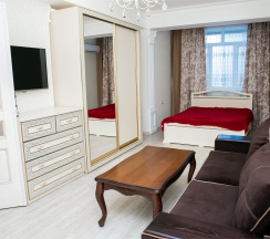 М.Горького 85Б. 1-комн.кв., 1-этаж, 81 в АнтиОтель