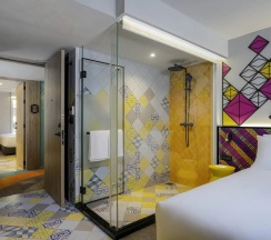Люкс Family 2 Connecting Room в ibis Styles Bangkok Silom