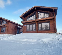 Коттедж с балконом в Lavina