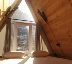 Шестиместный коттедж Superior с красивым видом из окна в Solthomee