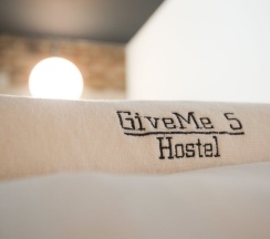 Двухместный номер Standard двухъярусная кровать в Give Me 5 Hostel