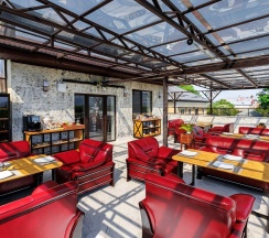 Номер полулюкс улучшенный с 1 двуспальной кроватью Жемчужина Кавказа в Ночной квартал