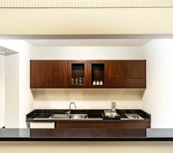 Двухместный клубный люкс Executive c 1 комнатой с балконом и с видом на океан двуспальная кровать в Le Meridien Al Aqah Beach
