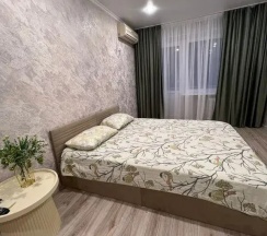Двухместные апартаменты c 1 комнатой с балконом (двуспальная кровать) в Квартира Уютная в Центре
