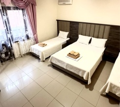 Улучшенный четырехместный номер с балконом в Guest house city center
