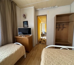 Пятиместный номер стандарт с балконом в Come Inn