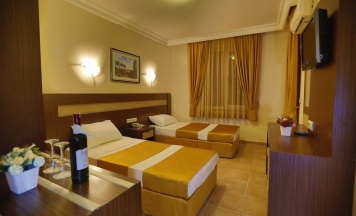 Двухместный номер Standard c 1 комнатой с балконом двуспальная кровать в Enki Hotel