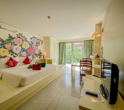 Двухместный семейный номер Deluxe с видом на горы в Sino House Phuket Hotel