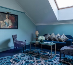 Люкс "Москва" с одной большой двуспальной кроватью в Cosmos Selection Saint-Petersburg Nevsky Royal Hotel