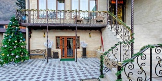 Теберда: Гостевой дом Golden House