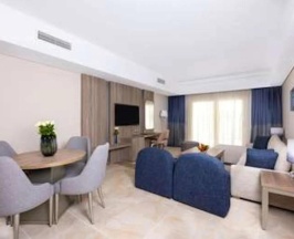 Двухместный полулюкс Blue Planet двуспальная кровать в Rixos Radamis Tirana Hotel