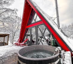 Красный Дом в А у реки