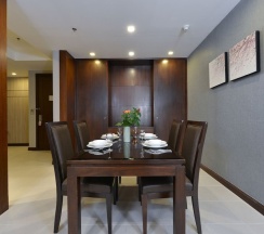 Двухместный люкс Executive с балконом двуспальная кровать в Grand Asoke Suites Boutique Residence