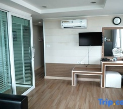 Семейный люкс с 2 комнатами с видом на море в The Beach Front Resort Pattaya  - SHA Plus