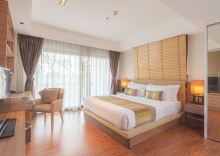 Люкс Executive с балконом и с видом на сад в Summit Windmill Golf Suite Hotel @Suvarnabhumi