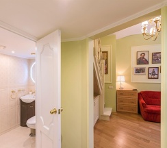 Двухуровневая студия Комфорт в Цветной Петербург дом художников