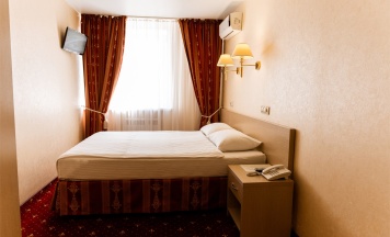 AMAKС Стандарт с двуспальной кроватью в Амакс Юбилейная